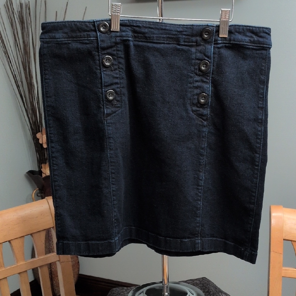 LOFT Navy Button-Accent Pencil Skirt